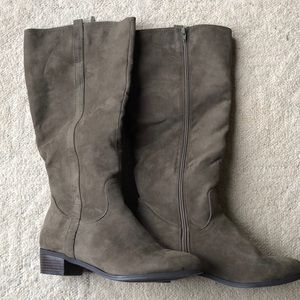 👢Faux Suede Boots, excellent condition, women’s 11💥